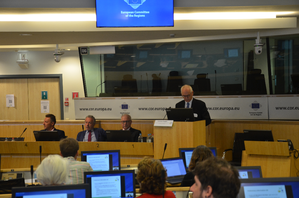Opening of the conference by Heinz-Joachim Höfer, representative of the Commission for Natural resources, European Committee of the Regions (Source: FiBL, Lisa Haller) Opening of the conference by Heinz-Joachim Höfer, representative of the Commission for Natural resources, European Committee of the Regions (Source: FiBL, Lisa Haller)